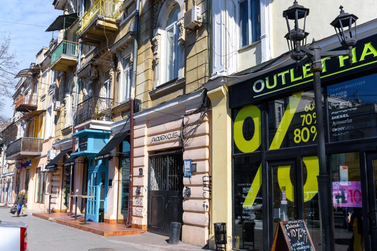 На Дерибасівській Odessa Exteriör bild